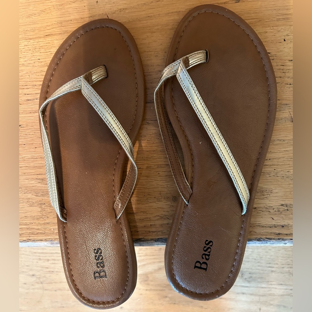 Bass Gold/Brown Thong Sandals in Size 8